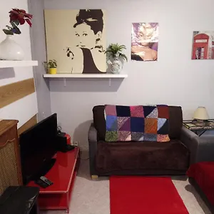  Appartamento Familial Pour 1 A 5 Personnes De 42m2-accessible Handic - Rez De Chaussee-vues Sur Rue Et Patio Prive - Sejour,chambre Separee,cuisine,salle De Bain,lit Double Et 2 Canape-lit - Entree De La Rue Berzelius-5 Minutes Du Metro Brochant-ligne1